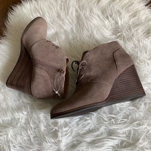 🌻3 for $25 SALE🌻- Lucky Brand ShyLow Suede Booties | Size 9 |